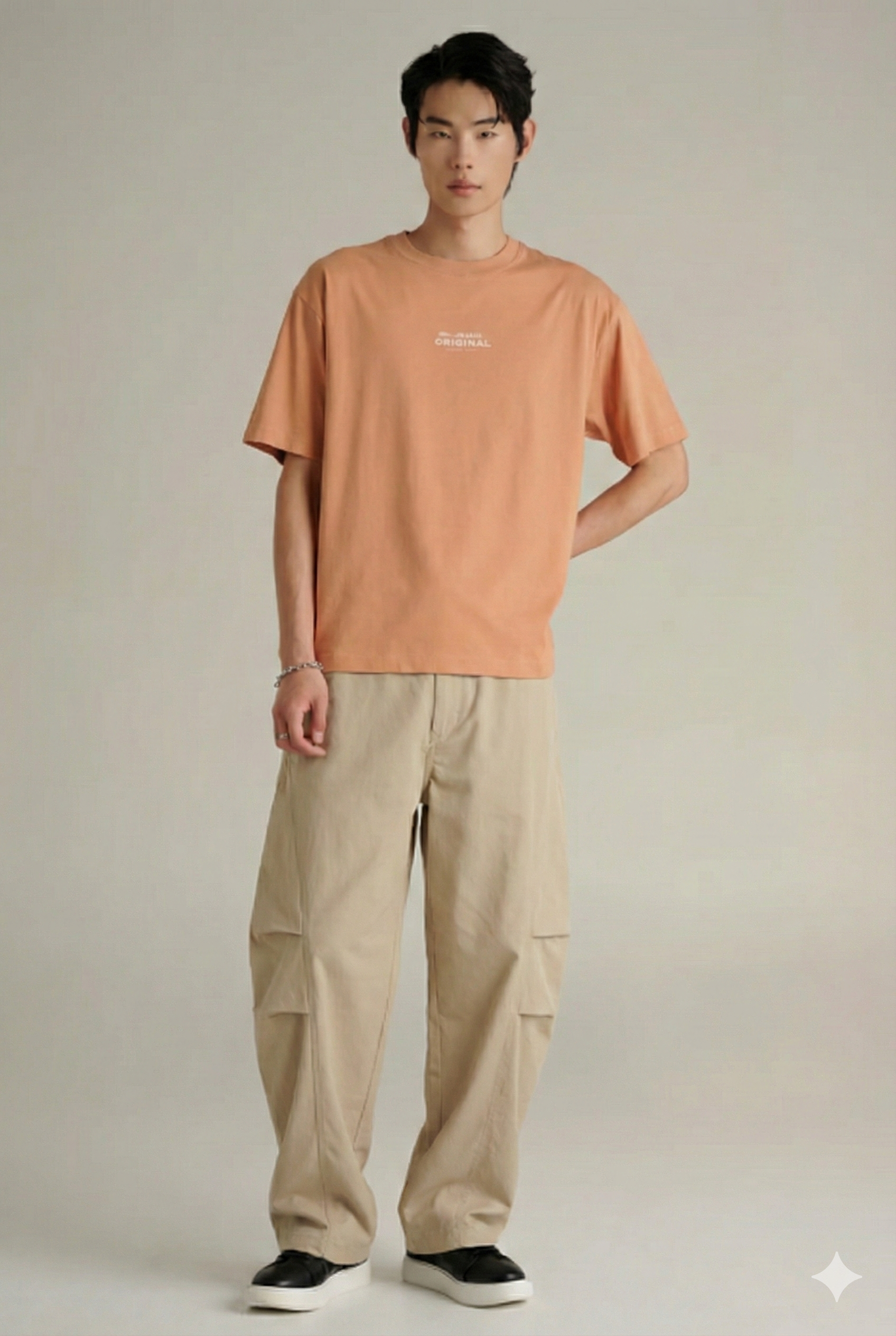 Online Exclusive เสื้อยืดแขนสั้นผู้ชาย ทรงโอเวอร์ไซส์ คอกลม สีส้มตุ่น